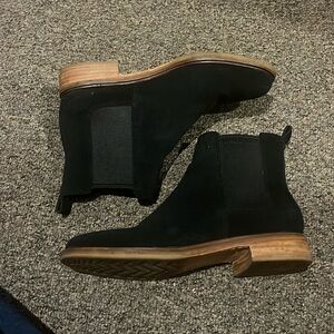 ✨🖤 CLARKS Black Suede Boot Size 9 🖤✨